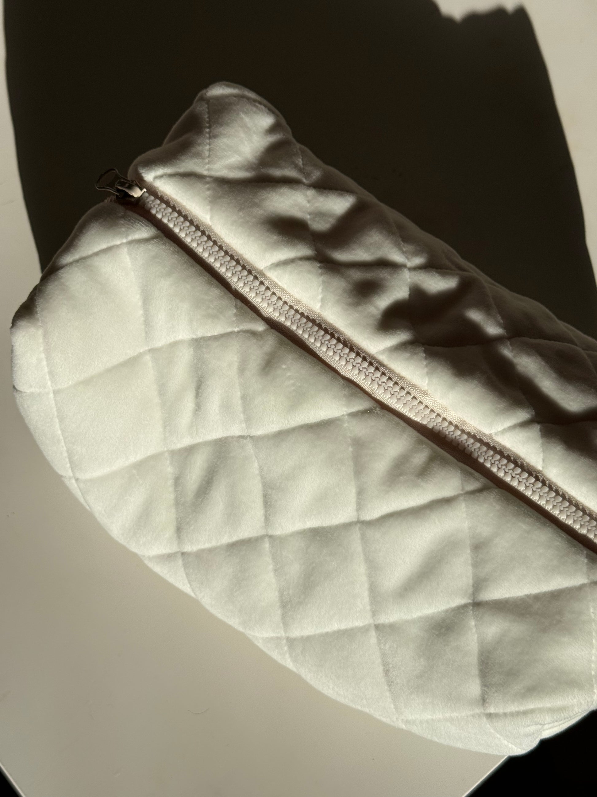 Kosmetiktasche – Weiß mit rosa Karomuster innen – 24 cm